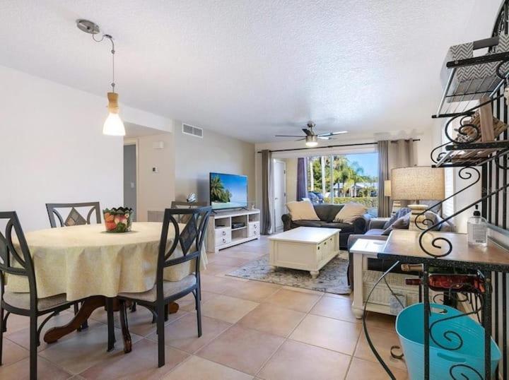 2Bed/2Bath Condo Next To Siesta Key ~A Hidden Gem 사라소타 외부 사진